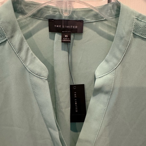 The Limited V-Neck Blouse NWT - size xs - Picture 2 of 5